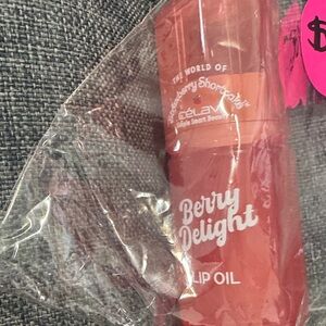 Berry Delight Lip Oil Strawberry Shortcake - Coral